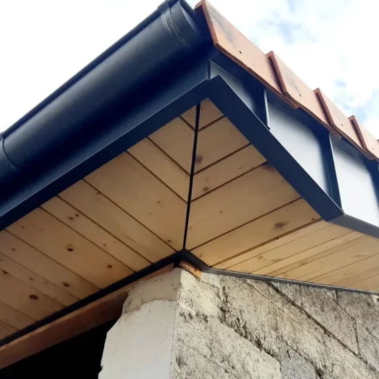 Rénovation d'un garage en tuiles Gauloises, brun Arthesien, avec création d'une mezzanine